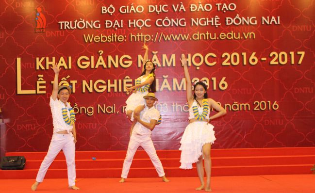 Những màn biểu diễn đầy sôi động và ấn tượng của SV DNTU