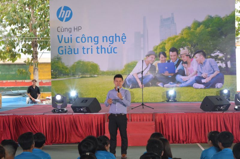 Đại diện Cty máy tính HP phát biểu tại chương trình.